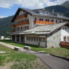 Modern and bright apartment opposite ski-lift