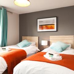 Comfortable Contractor House Gatwick: sleeps 6+