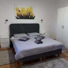 Apartment & Rooms - Marina