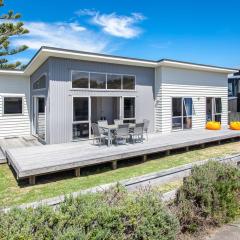 Beach Retreat - Ohope Holiday Home