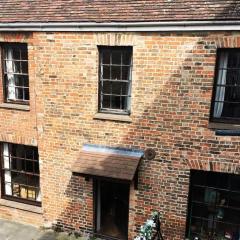 Charming Cottage, Central Taunton.