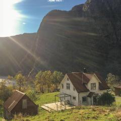 4 Bedroom Gorgeous Home In Erfjord