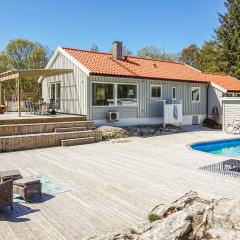 Awesome Home In Frresfjorden With Kitchen