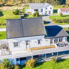 Awesome Home In Fjrtoft With 5 Bedrooms, Internet And Sauna
