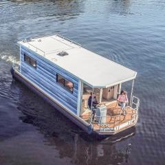 Lovely Ship In Hennigsdorf With Lake View