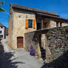 Maison en pierres au coeur du village médiéval de Villeneuve