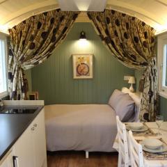 The Kestrel Shepherd Hut, Whitehouse Farm