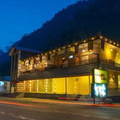 Whoopers Hostel Kasol