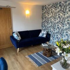 Unique one bedroom guest house with free parking