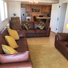 Beautiful 3-Bed Apartment in Gourock