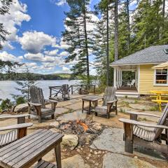 Lakefront Cottage Boat Dock, Patio and Kayaks!