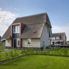 Beautiful, chic villa with a fireplace at the Tjeukemeer
