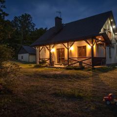 Zakamarek- dom z ogrodem Góry Świętokrzyskie bez sąsiadów, las, 10 osób na wyłączność