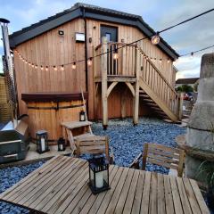 The Studio Cheddar - With Wood Fired Hot Tub, Near Cheddar Gorge