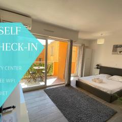 Centre de Beausoleil, climatisé, Wifi, terrasse.