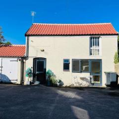 Light Airy Detached Annex 2 Min Walk Train Station