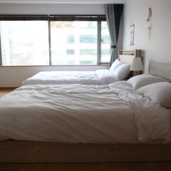 Hongdae Residence-2 1min from Hongik Uni station Exit #1