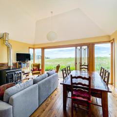 Quirky, Cosy 3BR Cottage With Patio in Canty Bay, Sleeps 10