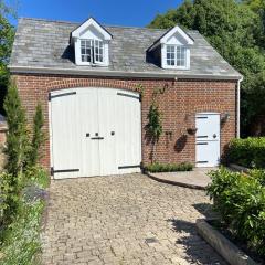 Central Location - Riverside - Cosey Cottage - Close to Beaches