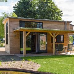 Fraai Tiny House aan het veluwemeer met uitzicht & veranda