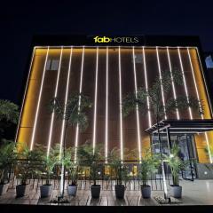 FabHotel Yellow Courtyard