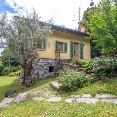 The Dependance, our Unique Little House in the Heart of the Villa Isabella Stresa Park and by the Little River, with Balcony, Terrace and Dedicated Parking
