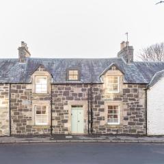 Charming Cardoon Cottage in beautiful village