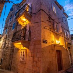 Old town Makarska apartments - central square