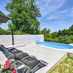 2 Bedroom Amazing Home In Seketin