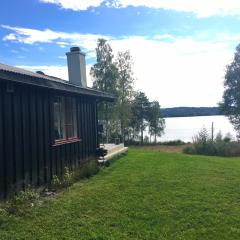 Nærglimt - cabin by the lake Næra