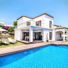 Luxury 3 bed Villa in top location - Heating Pool