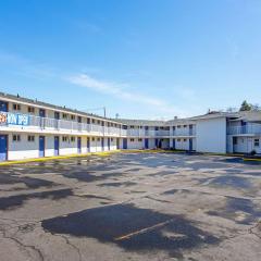 Motel 6 Pendleton, OR - West