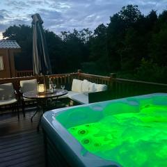 Carre Retreat with private hot tub