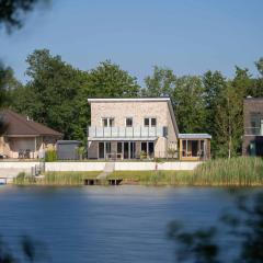 Seevilla am See mit Sauna, Kamin, privatem Steg und Seezugang