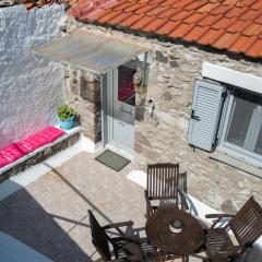 Caviro - traditional stone house in Chora