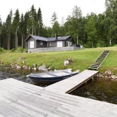 Cozy holiday home with its own jetty and panoramic views of Norra Orsjon