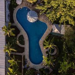 Lovely Condo near monkey habitat and beach