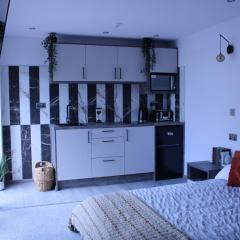 Private Room in Peterborough with own Kitchenette