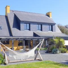 Holiday home with jacuzzi, Guisseny