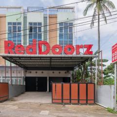 RedDoorz near Palembang Trade Center 4