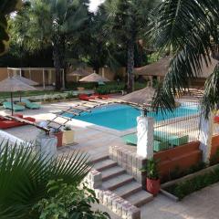 Calabash Apartment-Hotel