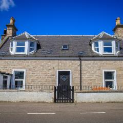 Cosy Cottage in Fishertown, Nairn - Free Parking & Pets welcome!
