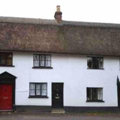 Thatched Cottage, beautiful village near the sea