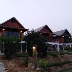 บ้านกลางเกาะ รีสอร์ท