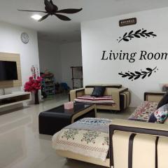 Sakura Homestay 4 bedrooms 14pax- Eaton Hills Padang Kerbau Miri