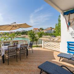 Gorgeous Home In Lun With Wifi