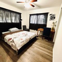 Cozy Private Bed & Bath near Medical Center, Galleria and DT