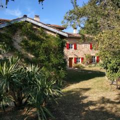 SOUTH BURGUNDY country house MONT CHEF