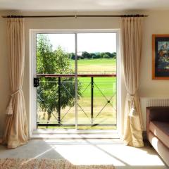 Whole house, easy walk to town centre, Parking, Self Catering, Great View, 3 bedrooms, sleeps 6