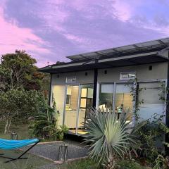 TINY HOUSE , frente al lago